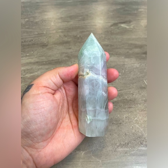 Lavender Yttrium Fluorite Tower Point - Picture 2 of 3